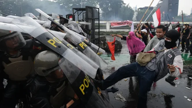 
 31 Polisi Luka-Luka, Beberapa Jalani Operasi Usai Demo Ricuh di Jakarta