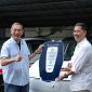 Andre Jodjana, CEO PT Aletra Mobil Nusantara Resmi Serahkan Unit L8 EV kepada Jusuf Hamka, Penasihat PT Citra Marga Nusaphala Persada
