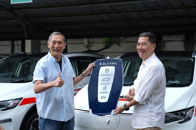 
 Aletra L8 EV Mulai Distribusi, Unit Perdana Diserahkan ke Jusuf Hamka