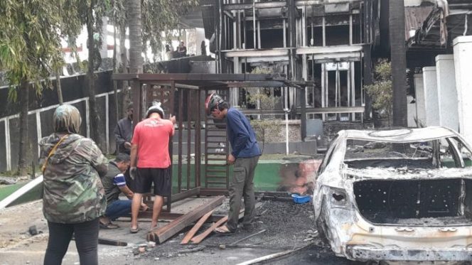 
 4 Orang Tewas Akibat Kebakaran Gedung DPRD Makassar yang Dibakar Massa