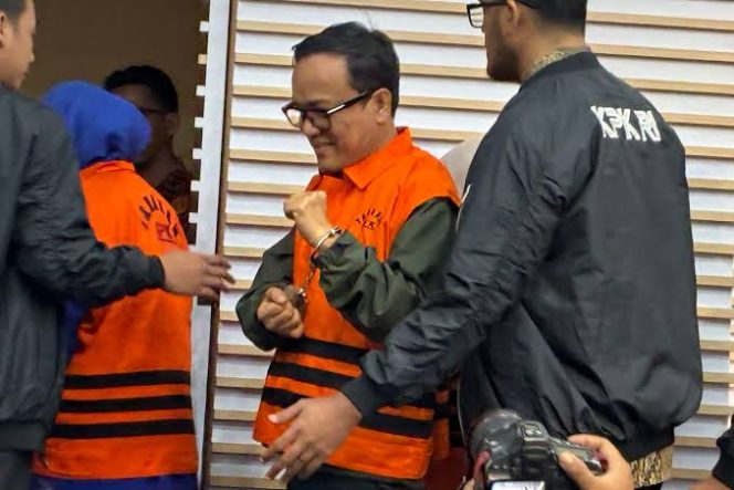 
 KPK Geledah Rumah Wamenaker Immanuel Ebenezer, Sita Mobil hingga Barang Bukti Elektronik