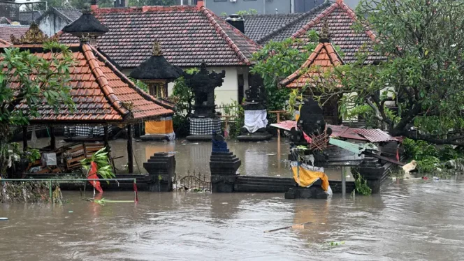 
 Banjir Besar Terjang Bali, 14 Orang Meninggal, Ratusan Warga Mengungsi