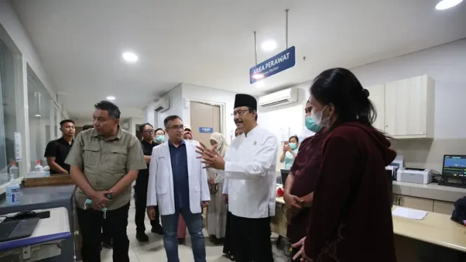 
 Mensos Saifullah Yusuf Salurkan Santunan Rp 149,5 Juta untuk Korban Ricuh Demo Makassar