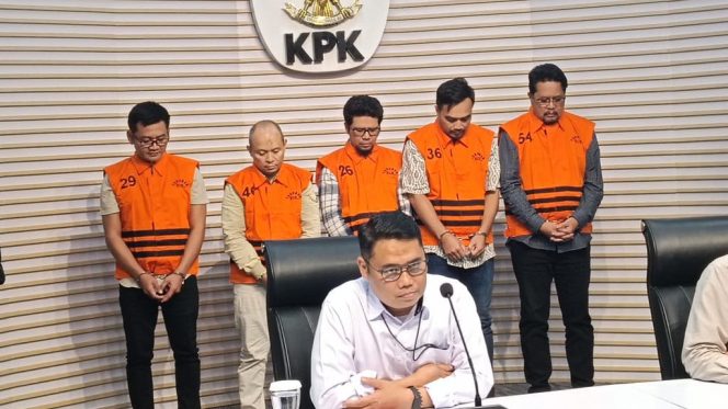 
 KPK Tetapkan 5 Tersangka Korupsi Kredit Fiktif di BPR Jepara Artha, Negara Rugi Rp 254 Miliar