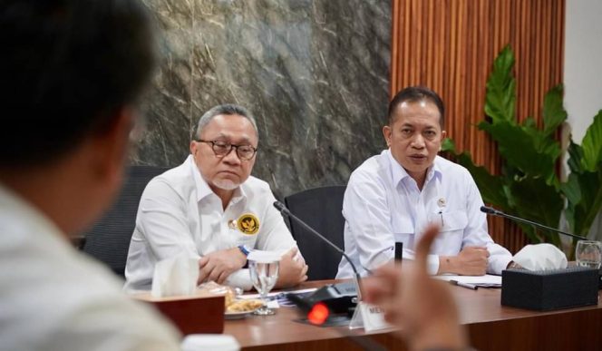 
 Zulkifli Hasan: Tak Semua Masalah Harus Sampai ke Presiden, Menteri Harus Bisa Selesaikan di Bawah