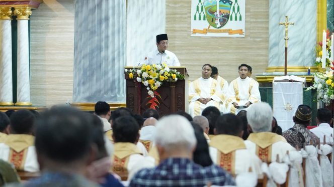 
 Menag Nasaruddin Umar Hadiri Tahbisan Imam dan Diakon di Depok, Serukan Moderasi dan Persaudaraan Antarumat Beragama