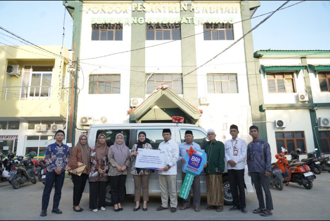 
 BRI Serahkan 1 Unit Ambulans untuk Pondok Pesantren As’adiya Sengkang