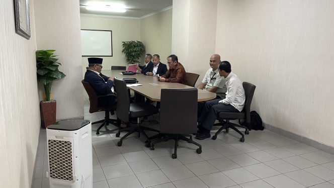 
 Mediasi Gugatan Ijazah Gibran Digelar, Kedua Pihak Hadir Lebih Awal