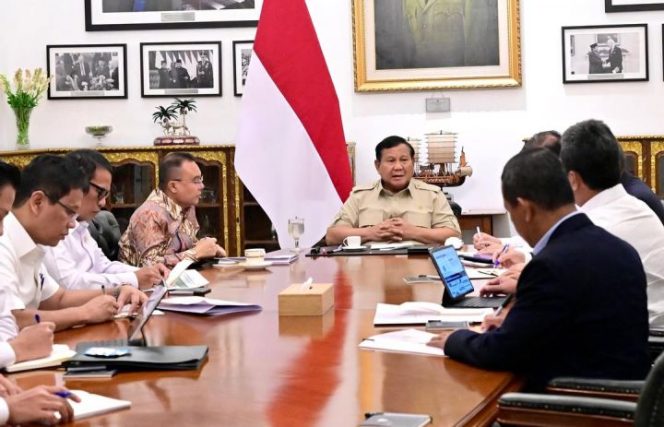 
 Presiden Prabowo Gelar Rapat Kabinet Merah Putih Bahas Stimulus Ekonomi, Undang Wakil Ketua DPR Sufmi Dasco