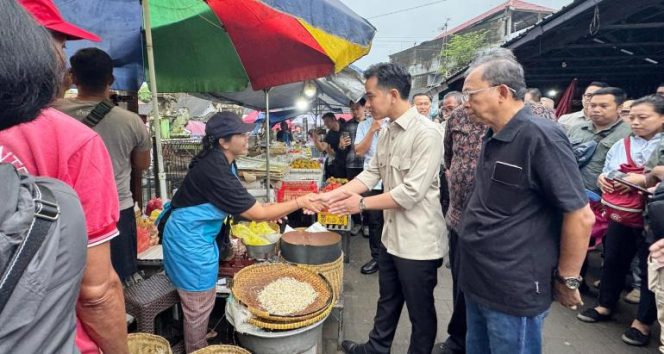 
 Wapres Gibran Tinjau Pasar Badung dan Kumbasari Usai Banjir, Pedagang Keluhkan Kerugian