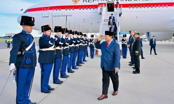 
 Presiden Prabowo Tiba di Belanda, Disambut Hangat di Bandara Schiphol oleh Perwakilan Kerajaan