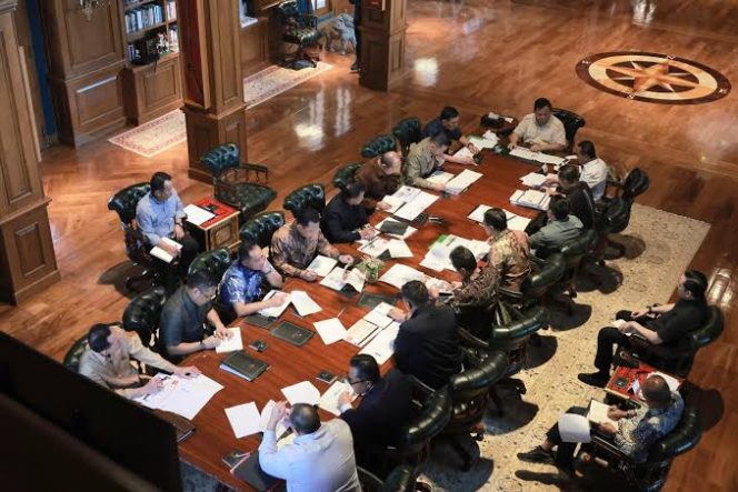 
 Presiden Prabowo Gelar Ratas Ekonomi di Hambalang, Bahas Pertanian hingga Energi Terbarukan