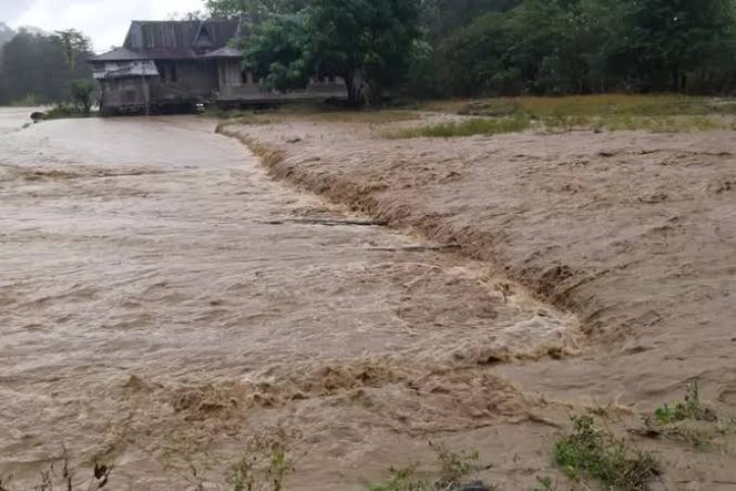 
 Korban Banjir Bandang Nagekeo Bertambah Jadi Enam, Ermelinda Co’o Meninggal di RSUD Aeremo