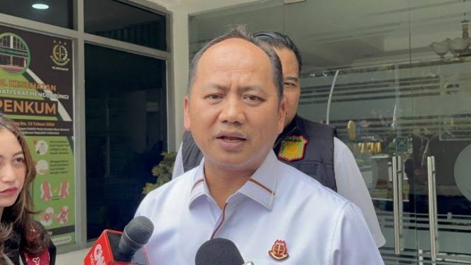 
 Kejagung Periksa Mantan MenPANRB Azwar Anas Terkait Kasus Korupsi Chromebook, Nadiem Sudah Ditetapkan Tersangka