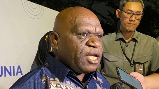 
 Menteri HAM Natalius Pigai Usul Halaman DPR Jadi “Pusat Demokrasi” untuk Fasilitasi Unjuk Rasa