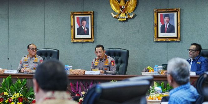 
 Kapolri Jenderal Listyo Sigit Pimpin Rapat Akselerasi Transformasi Polri, Gandeng Pakar dan Akademisi Lintas Bidang