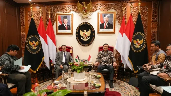 
 Menko Polkam Djamari Chaniago Terima Dubes Yordania, Bahas Penguatan Kerja Sama Pertahanan dan Kemanusiaan