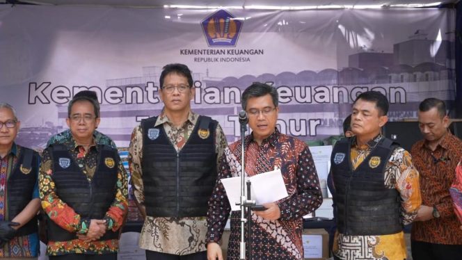 
 Menkeu Purbaya Saksikan Pemusnahan Rokok Ilegal & Tegaskan Penegakan Aturan Cukai