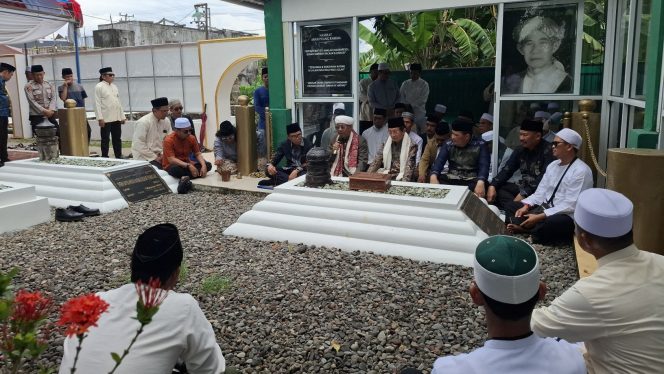 
 Menag Nasaruddin Umar Ziarah ke Makam Puang Ramma, Ajak Umat Teladani Kesalehan dan Kesederhanaan Ulama Kharismatik Sulsel