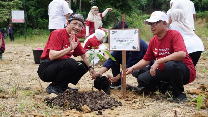 
 Menteri Agama Nasaruddin Umar Tanam Pohon Lokal Tandai Pembangunan Sekolah Garuda di Bulungan, Kalimantan Utara