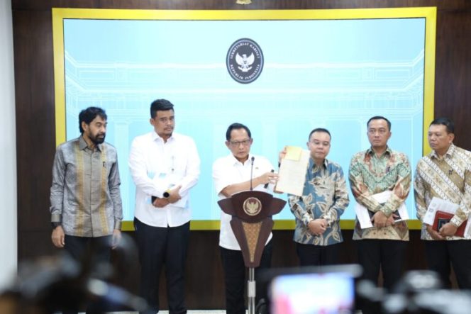 
 Mendagri Tito Karnavian Minta Pemda Percepat Pendataan Lahan untuk Pembangunan Kopdeskel Merah Putih