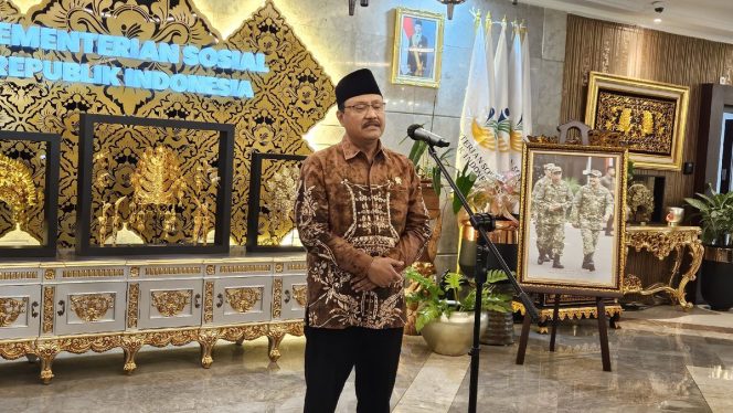 
 Tersangkut Korupsi Bansos, Mensos Gus Ipul Bebastugaskan Edi Suharto