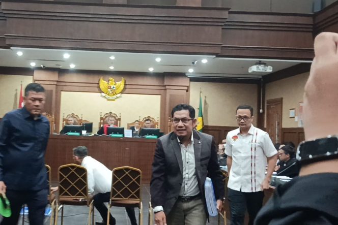
 Hakim Terdakwa Suap Vonis Lepas CPO, Djuyamto, Siap Kembalikan Uang Rp 5,5 Miliar ke Jaksa
