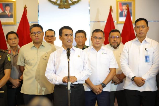 
 Mentan Amran Cabut Izin 190 Pengecer dan Distributor Pupuk Subsidi yang Langgar HET: “Tak Ada Toleransi!”