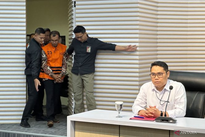 
 KPK Umumkan 21 Tersangka Dugaan Korupsi Dana Hibah Jatim 2019–2022
