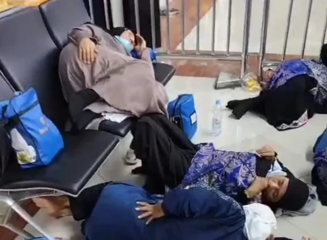 
 Terjadi Lagi! 62 Jemaah Umrah Asal Sulsel Terlantar di Bandara Soekarno–Hatta, Diminta Beli Tiket Pulang Sendiri