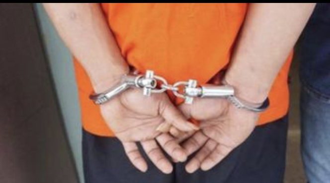 
 Viral! Ibu Bonceng Dua Anak Dihadang Sekelompok Debt Collector di Pulogadung, Polisi Turun Tangan