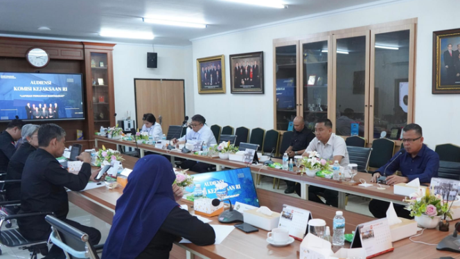 
 Komisi Kejaksaan Panggil Kajari Jaksel, Bahas Tertundanya Eksekusi Terpidana Silfester Matutina dalam Kasus Jusuf Kalla