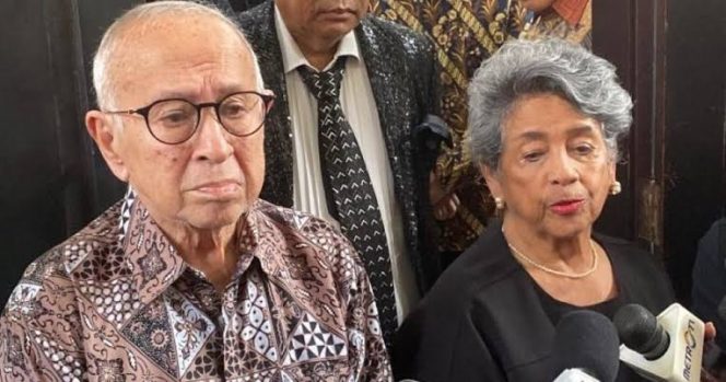 
 Orang Tua Nadiem Makarim Kecewa Putusan Praperadilan: “Kami Tahu Anak Kami Jujur”