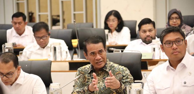 
 Menteri Pertanian Andi Amran Sulaiman Cabut Izin 2.039 Kios Pupuk Subsidi karena Langgar Harga Jual