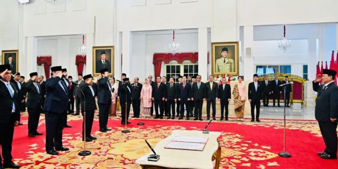 
 Survei ISC: Tito Karnavian Jadi Menteri Berprestasi dengan Skor 70 %
