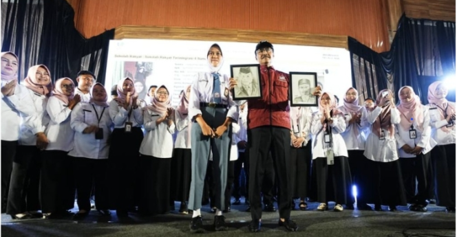 
 Gus Ipul Pastikan Lulusan Sekolah Rakyat Dapat Beasiswa dan Jaminan Kerja: “Bansos Sementara, Berdaya Selamanya”