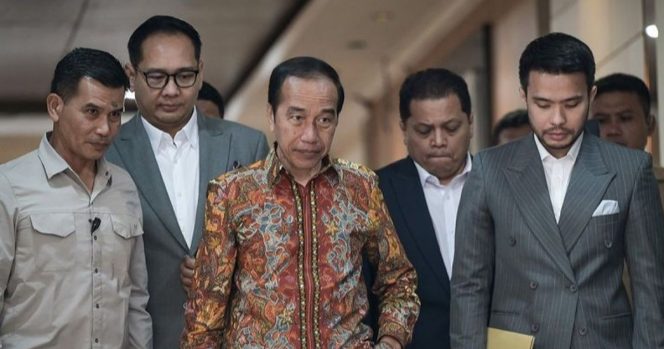 
 Projo Pastikan Ijazah Jokowi Asli, Pernah Ditunjukkan Langsung ke Pengurus dan Pihak UGM