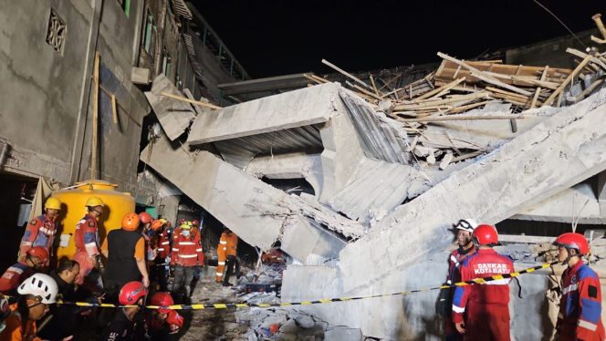 
 Hari ke-6 Evakuasi Musala Ambruk di Ponpes Al Khoziny Sidoarjo: 20 Korban Tewas, 15 Belum Teridentifikasi