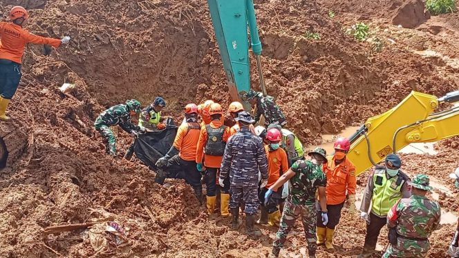 
 Hari Kelima Operasi, Tiga Korban Longsor Cibeunying Kembali Ditemukan Tim SAR