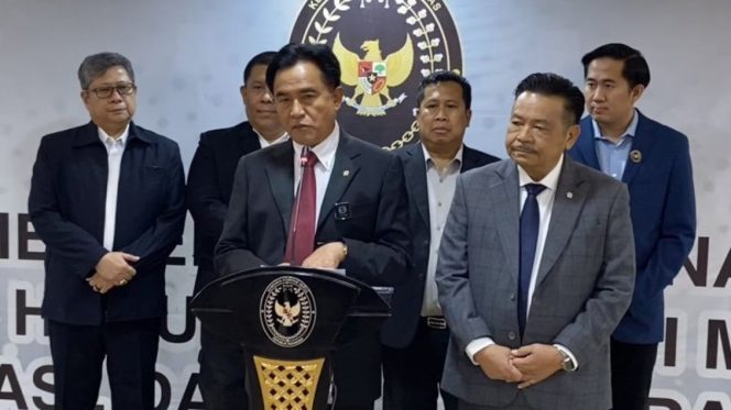 
 Yusril Ihza Mahendra Respons Putusan MK Soal Polisi Aktif Wajib Mundur dari Jabatan Sipil: Perlu Aturan Transisi dan Revisi UU Polri