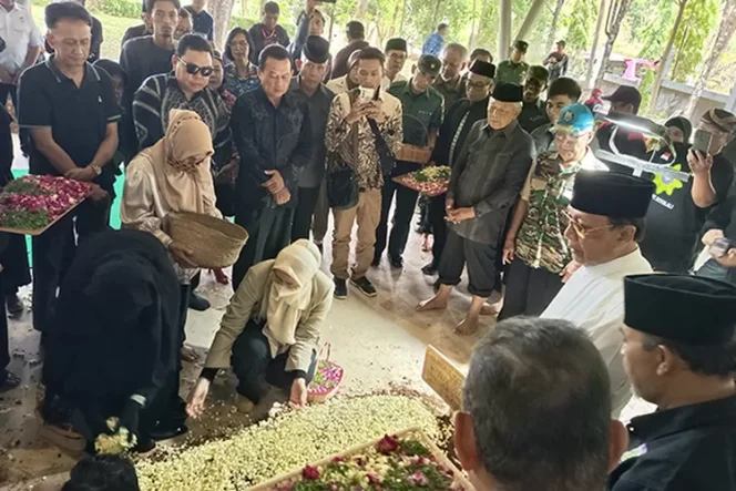 
 Pemakaman Istri Wiranto Berlangsung Khidmat di Astana Wukir Sirnaraga Karanganyar