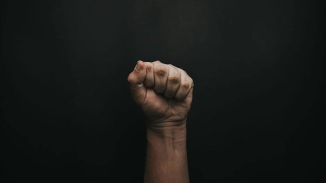 
 Serka TNI AU Diduga Tusuk Warga hingga Tewas di Makassar, Pelaku Sudah Diserahkan ke POM