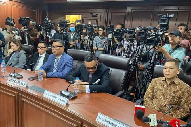
 MKD DPR Gelar Sidang Putusan Lima Anggota Parlemen Dinonaktifkan, Suasana Tegang di Ruang Sidang