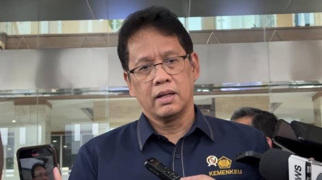 
 IHSG Tembus 8.602, Menkeu Purbaya Tunjuk Diri Sendiri Saat Ditanya Faktor Pengerek: “To the Moon!”