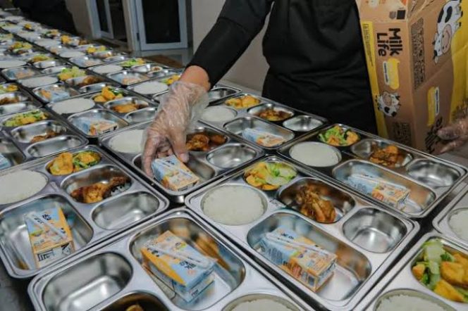 
 Dugaan Keracunan Program Makan Bergizi Gratis, Dapur SPPG Meruya Selatan Ditutup Sementara oleh BGN