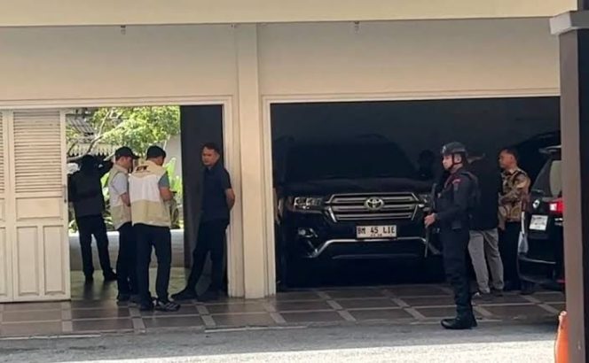 
 KPK Telusuri Dugaan Perusakan Segel di Rumah Dinas Gubernur Riau, Tiga Pramusaji Diperiksa