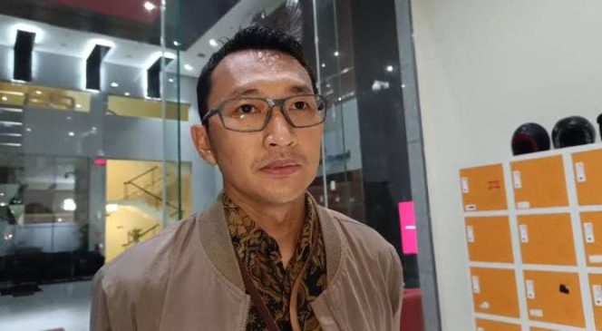 
 Tujuh Orang Terjaring OTT KPK di Ponorogo Diterbangkan ke Jakarta, Termasuk Bupati Sugiri Sancoko