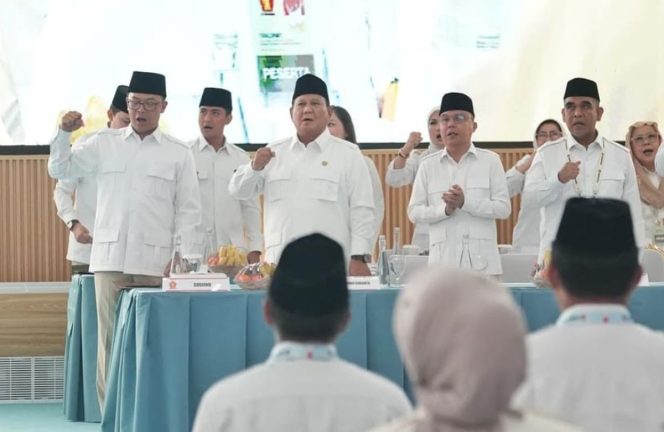 
 Prabowo Kumpulkan Kader Gerindra di Hambalang, Tegaskan Kedisiplinan dan Larangan Keras Korupsi