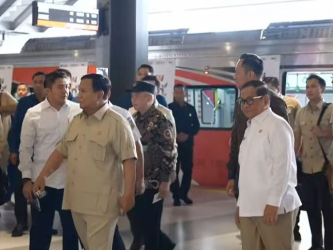 
 Menhub Dudy: Stasiun Tanah Abang Jadi yang Tersibuk, Layani 210 Ribu Penumpang Setiap Hari
