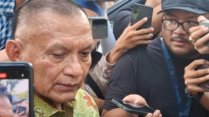
 Wamenko Polkam Lodewijk Paulus Tinjau Lokasi Ledakan di SMAN 72 Jakarta: Senjata yang Ditemukan Hanya Mainan